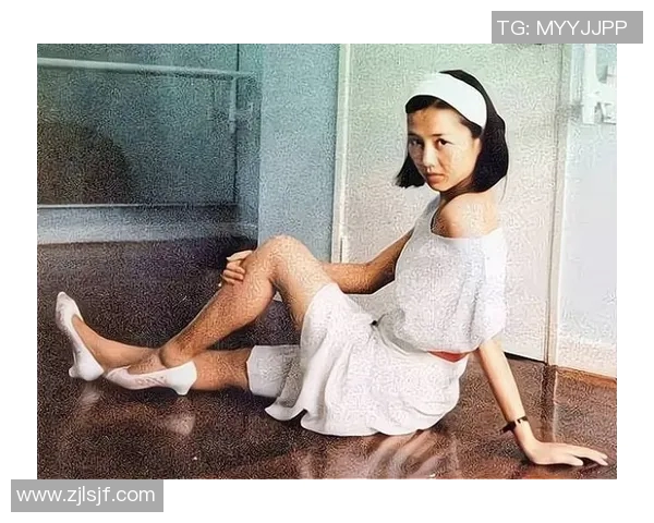 足球明星的妻子在舞池中翩翩起舞展现优雅魅力引发热议 足球明星的妻子在舞池中翩翩起舞展现优雅魅力引发热议